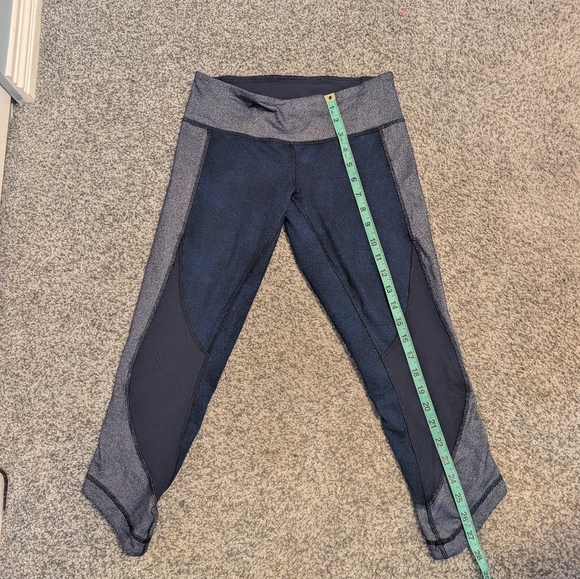 Lululemon Wunder Under Crop (Sashiko Print) - Size 6 - Picture 5 of 8